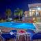 Exceptional Large Villa, FREE HEATED Pool 1 NOV - 15 JAN, Privacy,Prime Location