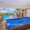 Exceptional Large Villa, FREE HEATED Pool 1 NOV - 15 JAN, Privacy,Prime Location