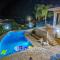 Exceptional Large Villa, FREE HEATED Pool 1 NOV - 15 JAN, Privacy,Prime Location