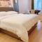 Vienna Hotel (Shanghai jinshanwei Railway Station City Beach Shop)