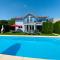 Villa with Pool - Leon's Holiday Homes - Dottikon