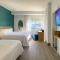 Marseilles Beachfront Hotel - Miami Beach