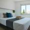 Phaedrus Living: Seaside Luxury Flat Lighthouse 65
