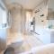 Neroli River View Apartment