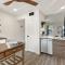 Contemporary Couples Getaway Near Austin Favorites - Loft 21
