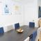 Modern House in Looe, Near Beach and Bars with Great Views and free access to a nearby Indoor Swimming Pool - Looe