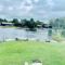 Keer Side Lodge, Luxury lodge with private hot tub at Pine Lake Resort