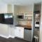 ENTIRE BACHELOR UNIT EN-SUITE UPTOWN WATERLOO - e5