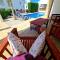 Modern villa, 4 bedrooms, private pool, close to Coral bay strip