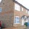 Friars Walk houses with 2 bedrooms, 2 bathrooms, fast Wi-Fi and private parking - Sittingbourne