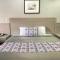 Island Suites Hobby Airport