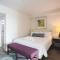One Bedroom Apartment with SD Downtown View