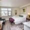 Next to San Diego Downtown - Cali King Size Studio