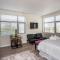 Next to San Diego Downtown - Cali King Size Studio