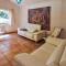 Gorgeous Home In Apt - أبت