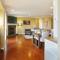 Lovely J Home -Stunning river view cozy two bedroom private suite