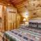 Sugar Bear Lodge, Hot Tub, WIFI, 560 FREE tickets each paid day Sugar Bear Lodge, Hot Tub, WIFI, 560 FREE tickets each paid day