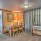 Near Hiking and Dining Dtwn Sylva Cottage!