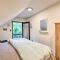 Cozy Roan Mountain Cabin with Private Balcony!