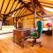 The Attic - Large Open-Space in the Old Town of Brasov, minutes away from The Black Church - Braşov