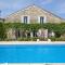 Villa de 5 chambres avec piscine privee jardin clos et wifi a Uchaux - Uchaux