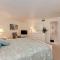 Sea Grape Inn 3 - BEACHFRONT Property - 朗博特岛