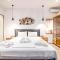 Curcumelli Luxury Suites - Portoni 2