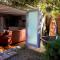 Modern Spacious Cottage with Hot Tub, Flora Studio