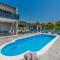 Luxury Villa Bava-5minutes to center - Zvekovica