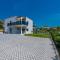 Luxury Villa Bava-5minutes to center - Zvekovica