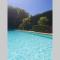 Éblouissant appartement au calme d'une résidence avec piscine idéalement situé au pied du Colorado provençal dans le prestigieux Luberon - Rustrel