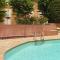 Éblouissant appartement au calme d'une résidence avec piscine idéalement situé au pied du Colorado provençal dans le prestigieux Luberon - Rustrel