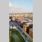 Castle view and city skyline view, Sky Park residence - 布拉迪斯拉发