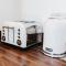 Oakgrove Apartment - 2 Bedroom with Terrance and private parking