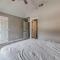Charming Springdale Townhome about 5 Mi to Dtwn! - Спрингдейл