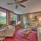 Lakefront Poconos Retreat with Hot Tub, Near Hiking! - قرية بير كريك Lakefront Poconos Retreat with Hot Tub, Near Hiking! - قرية بير كريك