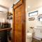 Deer Creek Tiny Container Home-12 Min to Magnolia