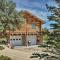 Exquisite Log Home with Lander Valley Views!