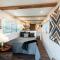 The Stable Tiny Container Home-12 min to Magnolia