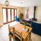 Bwthyn Bach Cozy country retreat