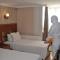 Hermanos Hotel