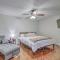 1 Mi to Lake of the Ozarks Condo with Fire Pit!