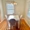 Rustling Leaves 2bd/1 ba Upstairs Parking/Laundry - لوس أنجلوس