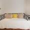 135 A - Stay in Tranquil Flat in Alfama near Sé and Castle - Lisabon