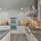 Spacious Granbury Home with Lakefront Outdoor Oasis! - غرانبوري