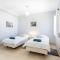 Newly renovated 2 bedroom townhouse - close to Salema Beach