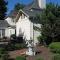 Spruce Hill Inn & Cottages
