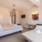 Aqua Luxury Suites by Estia