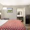 Days Inn & Suites by Wyndham Bowling Green