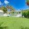 Cottage Haven-One Minute Walk To The Beach-Private Yards-Keyless Locks
